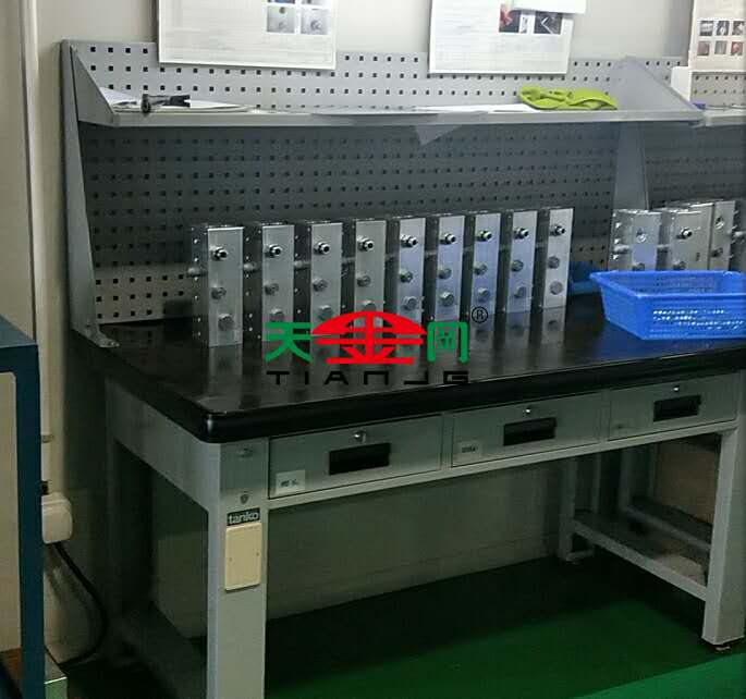 重型钢板台虎钳工作台