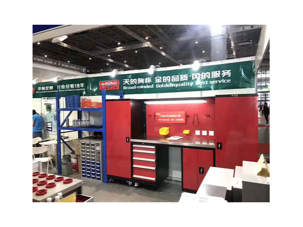 工具柜厂家天金冈参展上海国际五金展第一天，人气爆棚！
