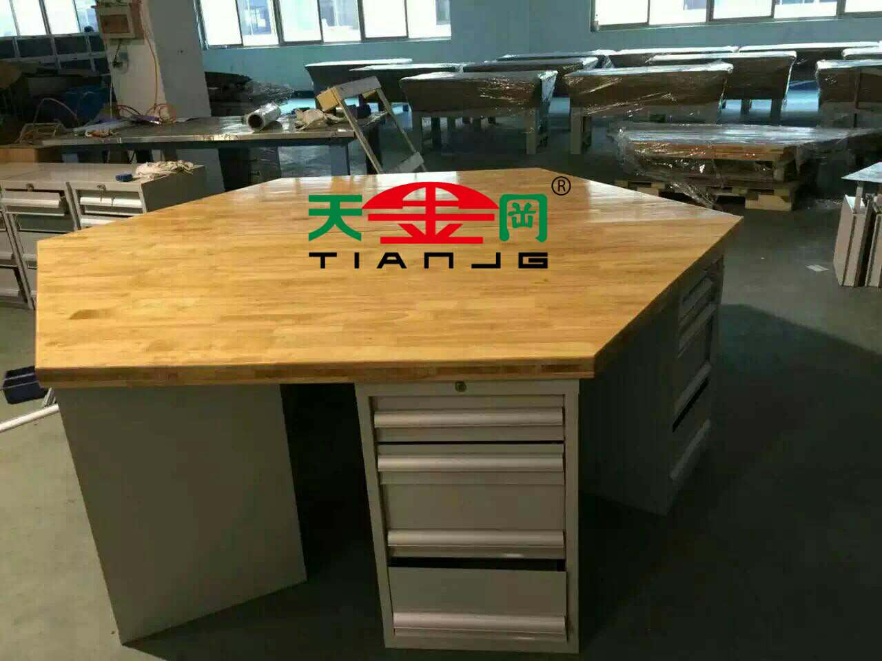 六角台虎钳工作台